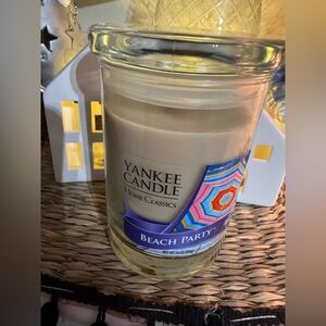RARE RETIRED YANKEE CANDLE HOME CLASSICS 10 OZ BEACH PARTY SCENT (NICE LABEL)